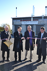 Belley, inauguration de la chaufferie bois. Photo, avec de gauche à droite : Gérard Millière, directeur de Dalkia Centre-Est, JM Fognini, Alain Pasqualin, et François Amblard, Président de Synapse Construction.