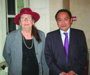 Gaëlle et le consul du Japon (11/2013)