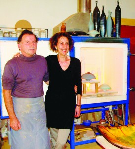 Jacques et Sylvie Bros devant leur four