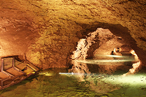Les Grottes de La Balme – Lac souterrain © DR