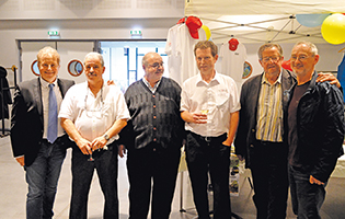 Photo (de G. à D.) : Michael Jones, Jean Chaudet, Eric Angelot, Jean-Pierre Falconnier, Gabriel Valentino, le conférencier.