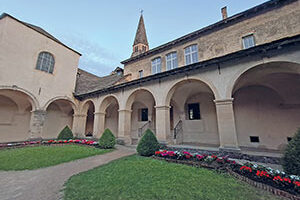 Crémieu-Cloître-du-couvent-des-Augustins-ballad-et-vous